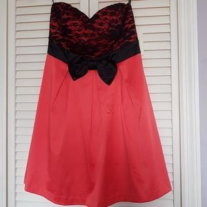 Fun coral lacey strapless mini dress!
